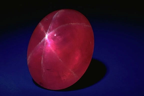 سنگ یاقوت ستاره ریوز (Reeves Star Ruby)